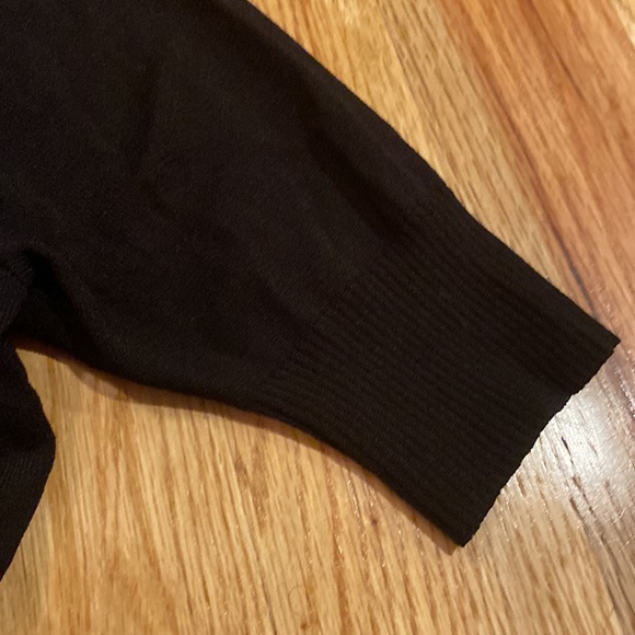 Like New! Half-sleeve Form-fitting Cardigan - Small - Picture 4 of 5